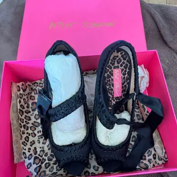 베티 존슨 리본 하이힐