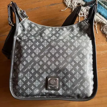 새상품 크리스천 올리비에 그레이 숄더백