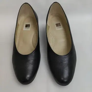 PISAZ 블랙 펌프스 23