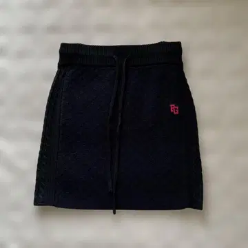 PG 로고 포함 블랙 스커트