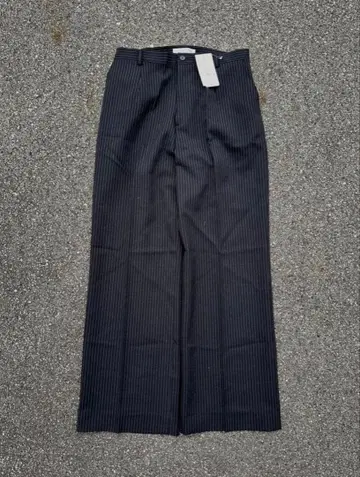 스트라이프 배기 슬랙스 블랙