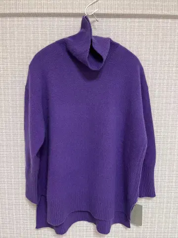 오버 사이즈 보라색 터틀넥 니트