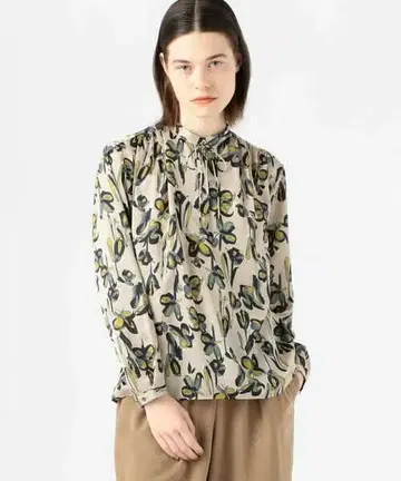 TOMORROWLAND 라이라 플라워 프린트 숄더턱 블라우스