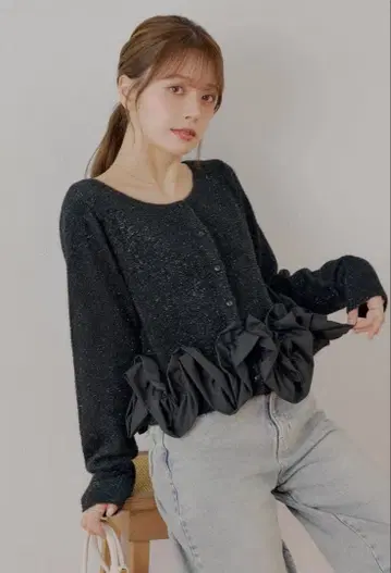 프릴 장식 블랙 니트 가디건