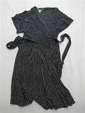 앤 다이앤 폰 퍼스텐버그 실크 원피스 도트 무늬 블랙 계열