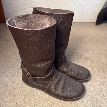 다크 브라운 가죽 롱 부츠 버클 포함