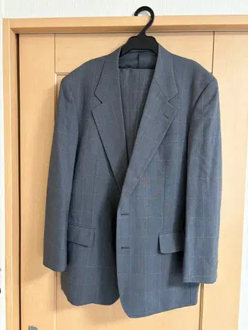 그레이 체크 무늬 비즈니스 정장