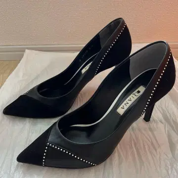 DIANA 스웨이드 블랙 펌프스 23.5