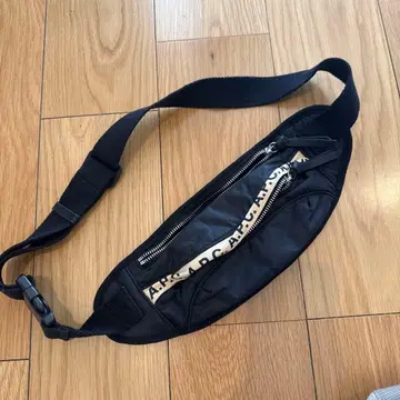 블랙 나일론 바디백