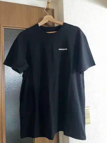 patagonia 블랙 T셔츠 L 사이즈