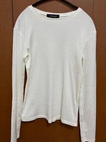 OURHOME 윤기 소재 긴팔 티셔츠 화이트