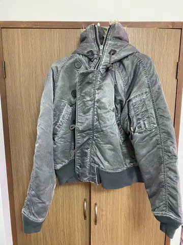 그레이 후드 부착 밀리터리 자켓