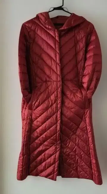 하르메크 후드 부착 빨간색 다운 자켓 M