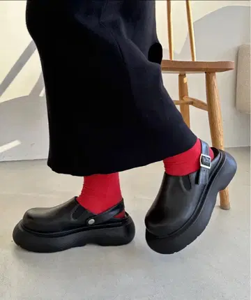 [ 인기! ] DISCOAT 블랙 크로그 사보 신발