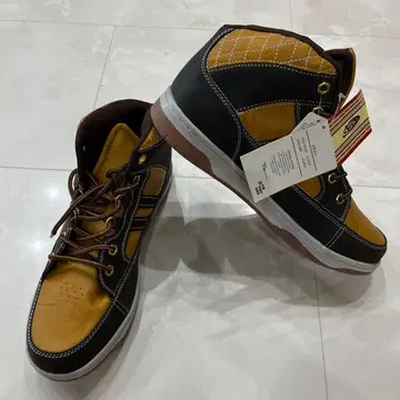 NEV 하이컷 스니커즈 블랙/브라운