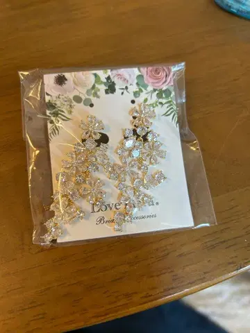 Love Tiara 캐스케이드 지르코니아 귀찌