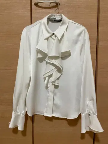 ZARA 프릴 디테일 화이트 셔츠 XS