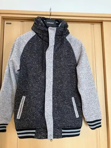 후드 부착 그레이 점퍼