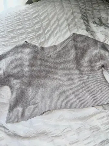 JUSGLITTY 그레이 울 캐시미어 니트 라메 쇼트 기장