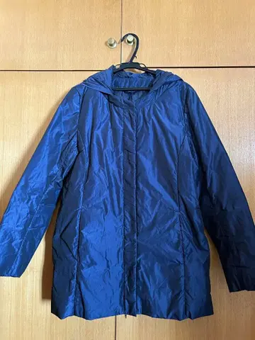 네이비 후드 부착 다운 자켓 꼼사데모드