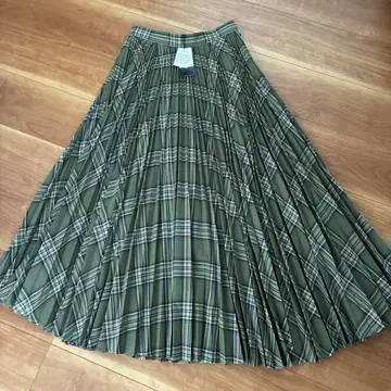 새상품 어반 리서치 카키 그린 체크 무늬 플리츠 스커트
