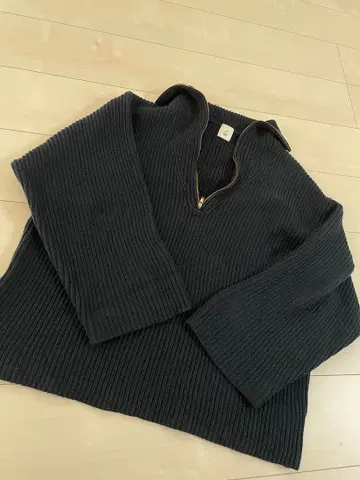 6 네이비 지퍼 니트 스웨터