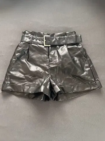 jouetie 블랙 합성 피혁 벨트 포함 숏팬츠 쥬에티