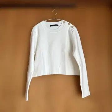 martinique 화이트 어깨 단추 풀오버