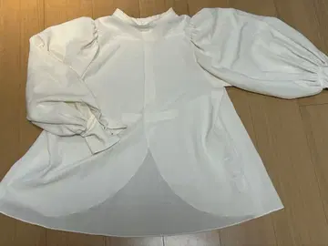 비어즐리 아이보리 퍼프 슬리브 블라우스 프리 사이즈