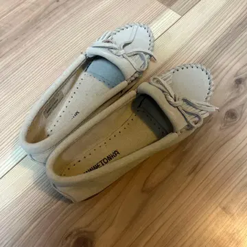 MINNETONKA 베이지 모카신