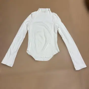 bassike 화이트 하이넥 긴팔 T셔츠