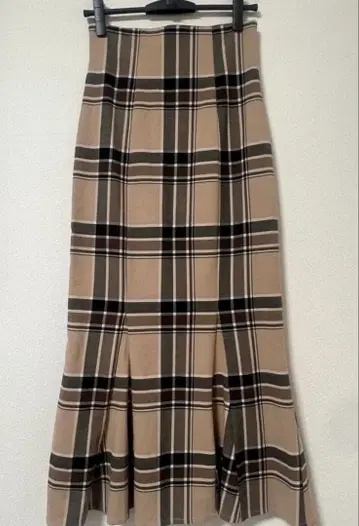 스나이델 하이웨스트 타이트 헤므 플레어 체크 스커트 BEG 1 사이즈