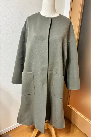 M 사이즈 올리브 그린 노카라 코트