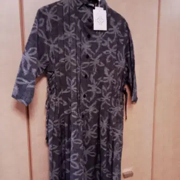 꽃무늬 오부 소매 버튼 달린 셔츠 그레이 계열