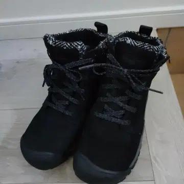 KEEN 방수 보온 부츠 블랙