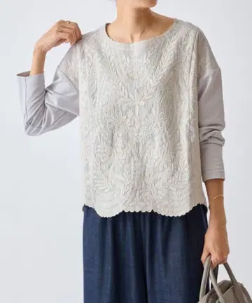 비어즐리 프론트 자수 티셔츠