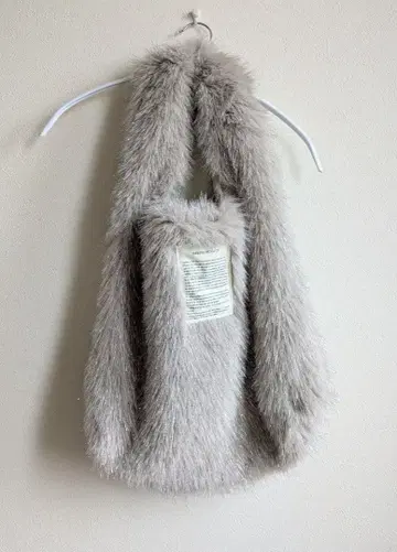 시어터 프로덕츠 페이크 퍼 토트백