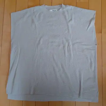 evam eva 베이지 슬리브리스 니트 베스트