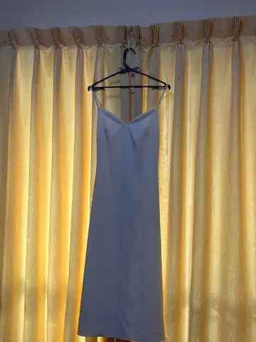 화이트 슬리브리스 웨딩 드레스