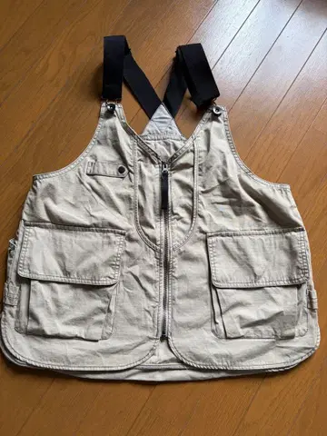 베이지 지퍼 베스트