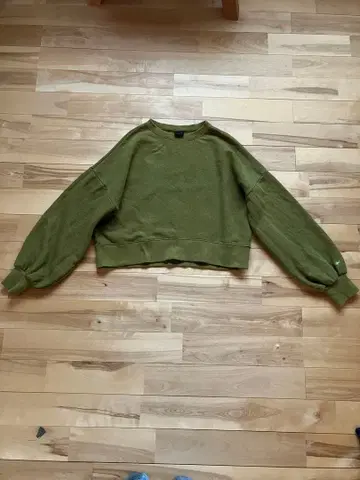 고헴프 올리브 그린 크롭 맨투맨