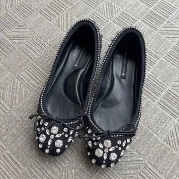 비쥬 장식 블랙 플랫슈즈 38