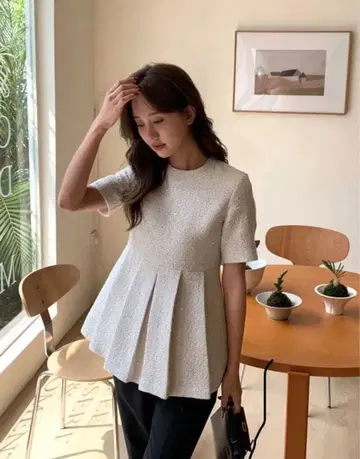 새상품급 벌스데이 바쉬 TWEED TUCK PEPLUM TOPS M