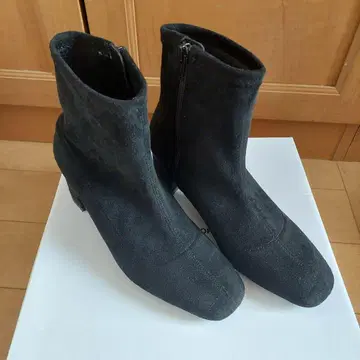 글로벌 워크 블랙 스웨이드 중간 굽 부츠