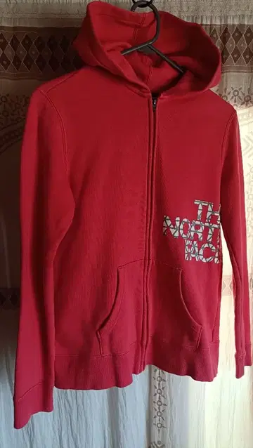 THE NORTH FACE 빨간색 L 후드 부착 후드티
