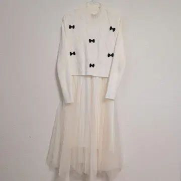 리본 포함 화이트 니트 롱 원피스