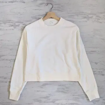 이에나 긴팔 코튼 쭈리 크롭 풀오버 맨투맨 무지 화이트