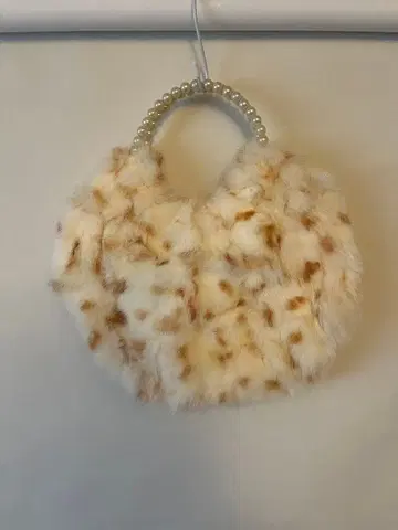 퍼 핸드백 펄 핸들