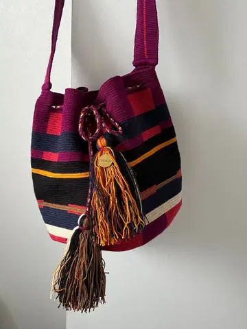 구아나바나 새상품급 버킷 숄더백 태슬 포함