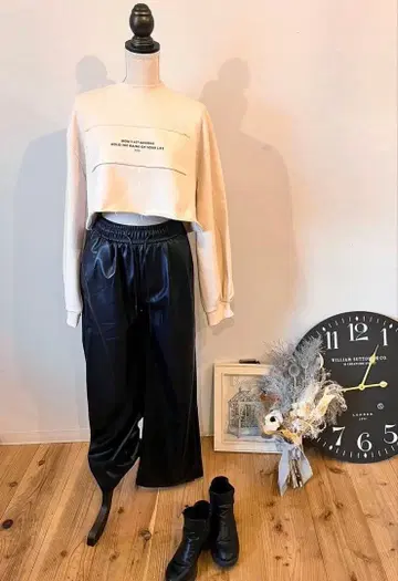 신상품 트레이닝복 맨투맨 화이트 상의 심플 귀여운 가을/겨울